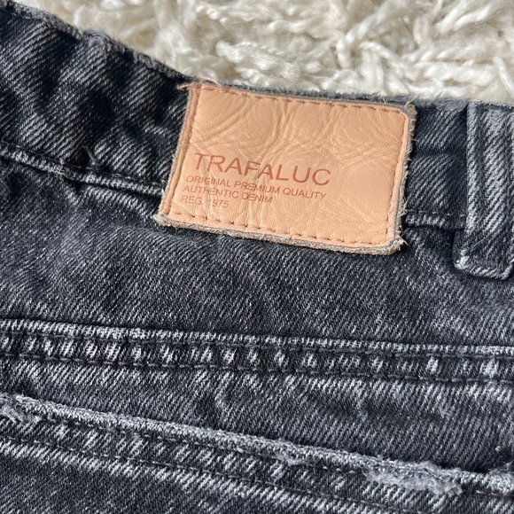 ZARA SIZE 6 Black High Waisted Denim Shorts | Distressed - Picture 4 of 5